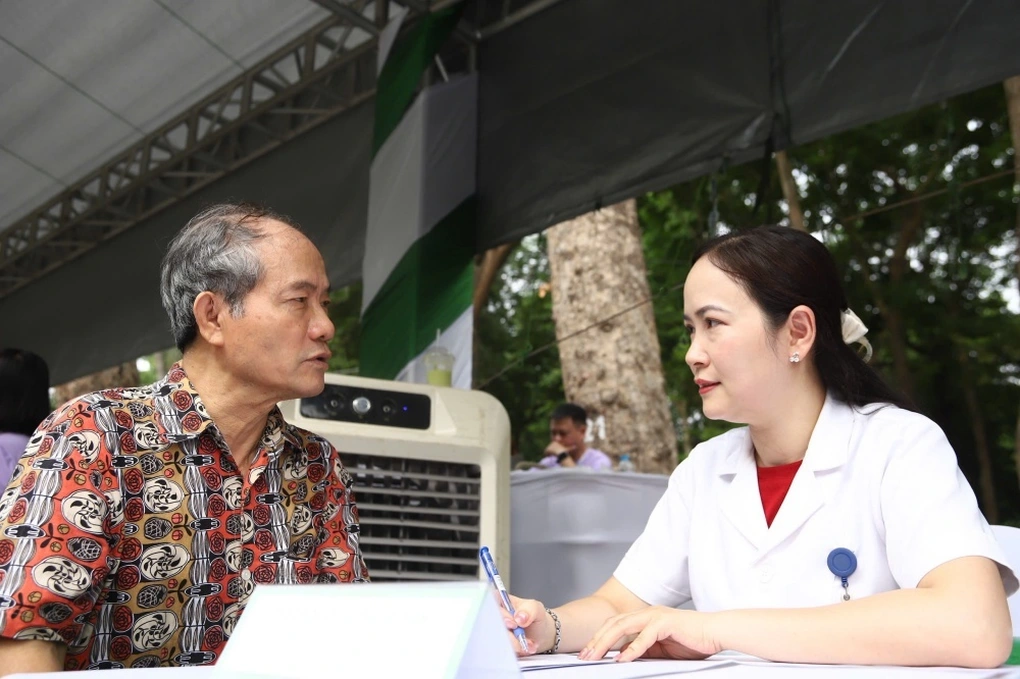 Học bí quyết sống khỏe, trường thọ của hai danh y Việt Nam - 2 Học bí quyết sống khỏe, trường thọ của hai danh y Việt Nam - 2