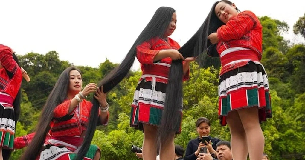 Ngôi làng tóc dài nổi tiếng ở Trung Quốc: Có người sở hữu mái tóc dài 2,75m - 2 Ngôi làng tóc dài nổi tiếng ở Trung Quốc: Có người sở hữu mái tóc dài 2,75m - 2