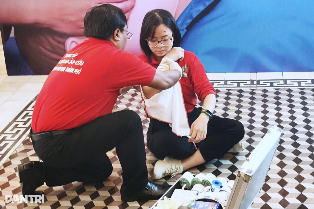 Mỗi ngày có 28 người mất vì TNGT: Làm sao cấp cứu ban đầu kịp thời? - 2
