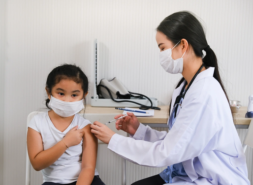 Lá chắn phòng nhóm vi khuẩn não mô cầu trước những thói quen mùa hè - 4 Lá chắn phòng nhóm vi khuẩn não mô cầu trước những thói quen mùa hè - 4