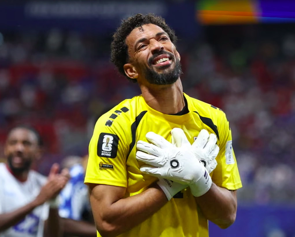 Khoảnh khắc đẹp ở World Cup: Thủ môn 40 tuổi khóc khi thấy mẹ trên khán đài - 5 Khoảnh khắc đẹp ở World Cup: Thủ môn 40 tuổi khóc khi thấy mẹ trên khán đài - 5