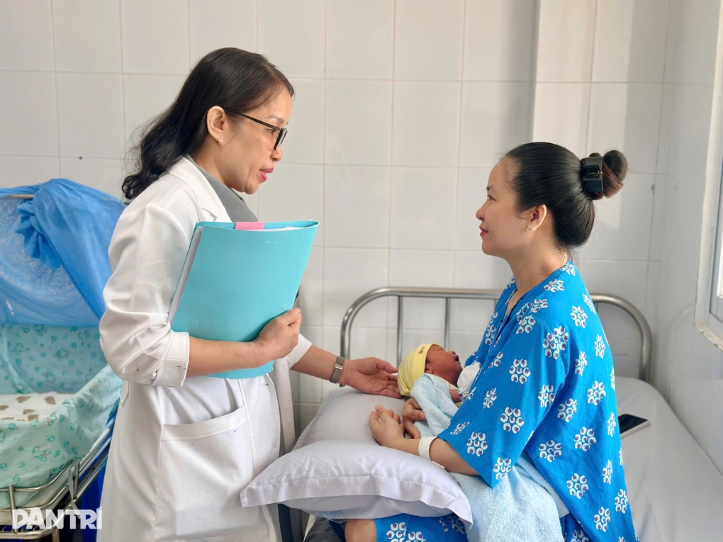 Sản phụ sinh con trên taxi: “Tôi rất may mắn vì mẹ con đều bình an” - 6 Sản phụ sinh con trên taxi: “Tôi rất may mắn vì mẹ con đều bình an” - 6