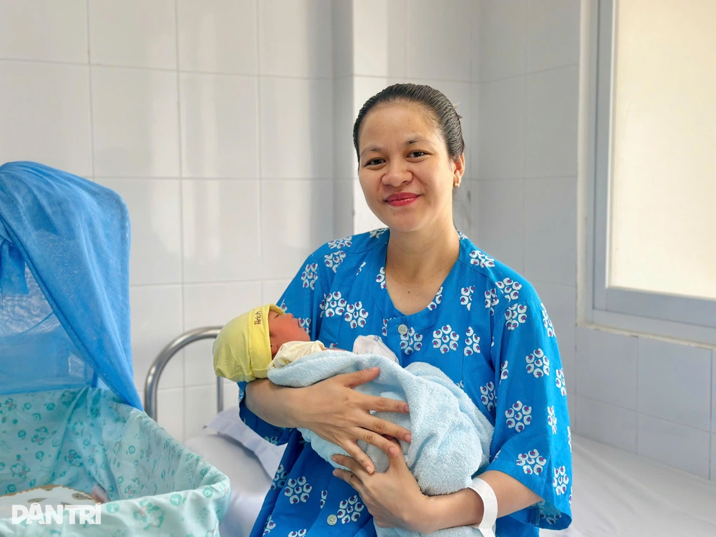 Sản phụ sinh con trên taxi: “Tôi rất may mắn vì mẹ con đều bình an” - 3 Sản phụ sinh con trên taxi: “Tôi rất may mắn vì mẹ con đều bình an” - 3