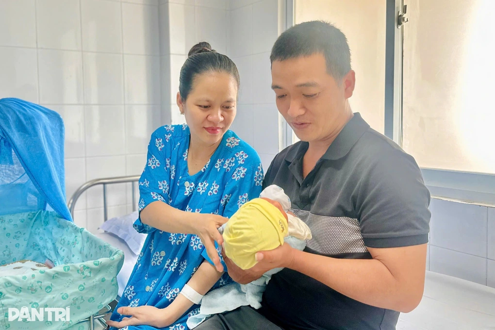 Sản phụ sinh con trên taxi: “Tôi rất may mắn vì mẹ con đều bình an” - 4 Sản phụ sinh con trên taxi: “Tôi rất may mắn vì mẹ con đều bình an” - 4