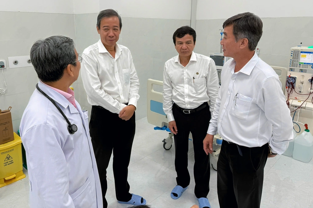 Bệnh nhân suy thận giai đoạn 5 vẫn yên tâm từ Hà Nội ra Côn Đảo du lịch - 2 Bệnh nhân suy thận giai đoạn 5 vẫn yên tâm từ Hà Nội ra Côn Đảo du lịch - 2