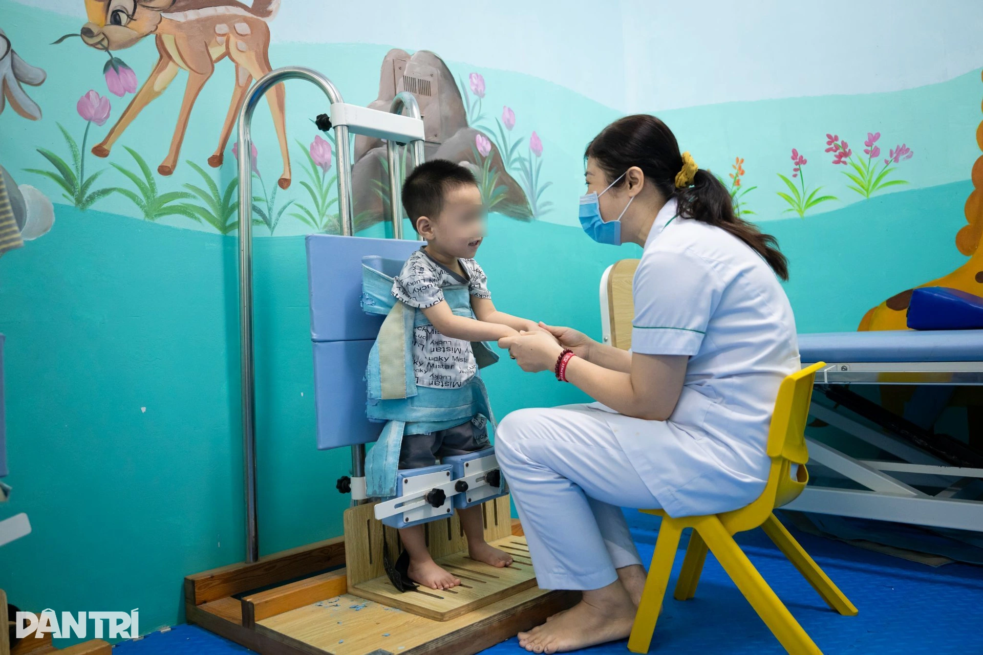 Bác sĩ y học cổ truyền dùng kim tìm tiếng ạ đầu tiên của trẻ tự kỷ - 15 Bác sĩ y học cổ truyền dùng kim tìm tiếng ạ đầu tiên của trẻ tự kỷ - 15