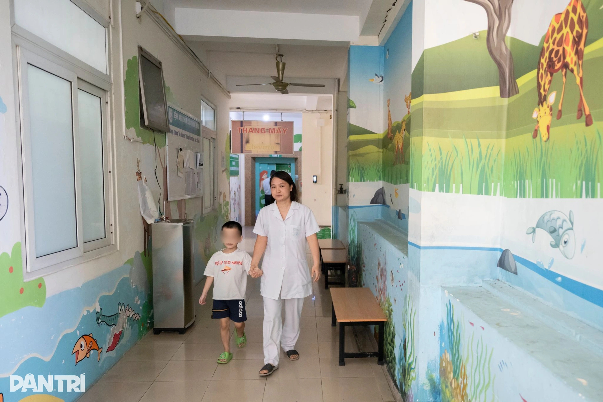 Bác sĩ y học cổ truyền dùng kim tìm tiếng ạ đầu tiên của trẻ tự kỷ - 6 Bác sĩ y học cổ truyền dùng kim tìm tiếng ạ đầu tiên của trẻ tự kỷ - 6