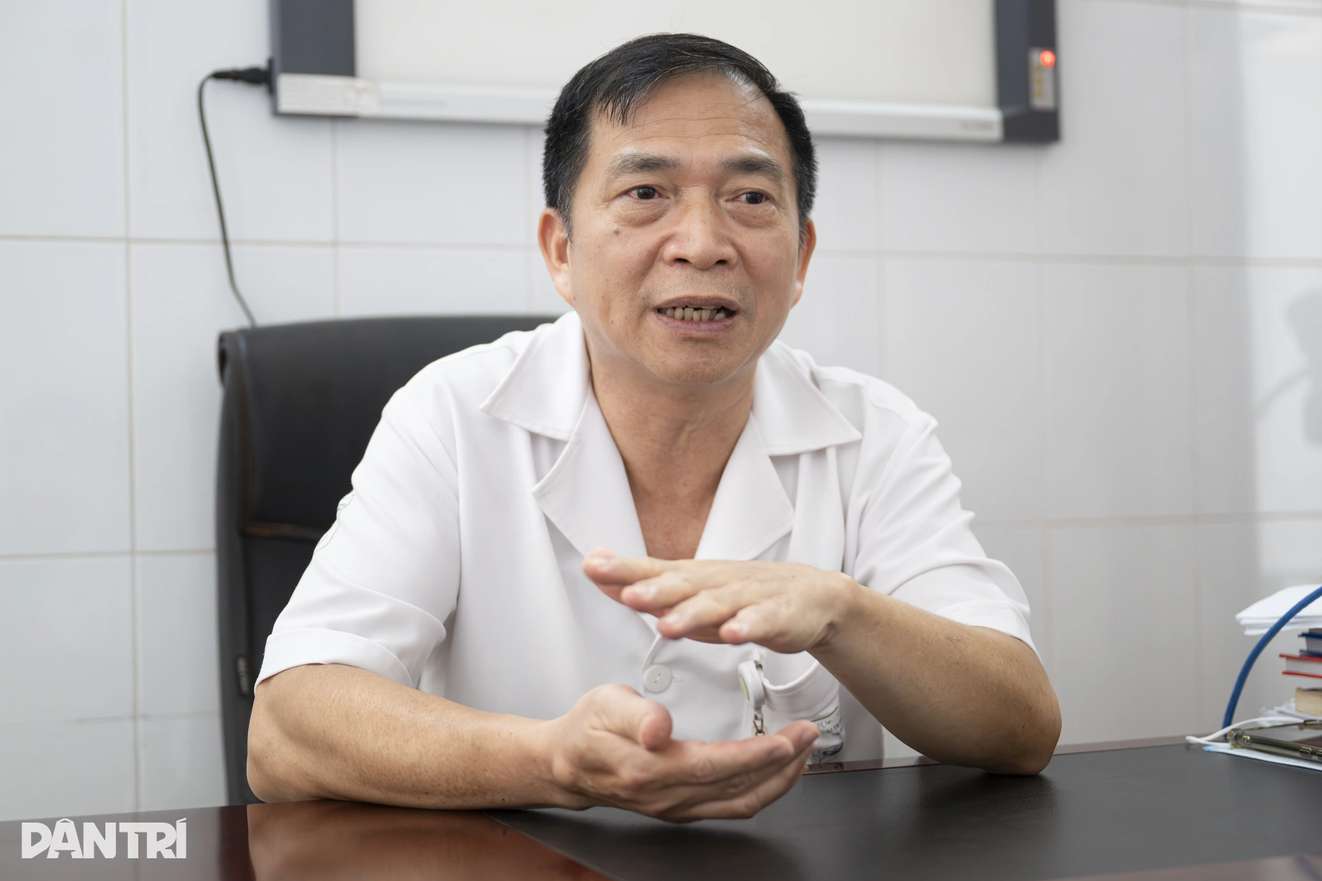 Bác sĩ y học cổ truyền dùng kim tìm tiếng ạ đầu tiên của trẻ tự kỷ - 7 Bác sĩ y học cổ truyền dùng kim tìm tiếng ạ đầu tiên của trẻ tự kỷ - 7