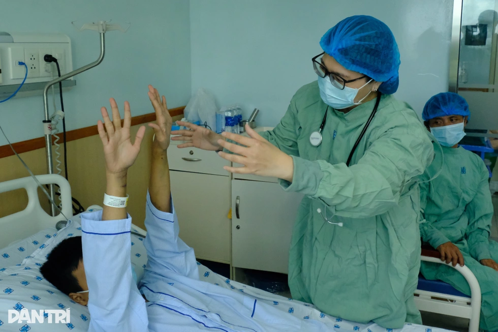 Nỗi vui buồn của người vợ có chồng được hồi sinh nhờ quả tim xuyên Việt - 9 Nỗi vui buồn của người vợ có chồng được hồi sinh nhờ quả tim xuyên Việt - 9