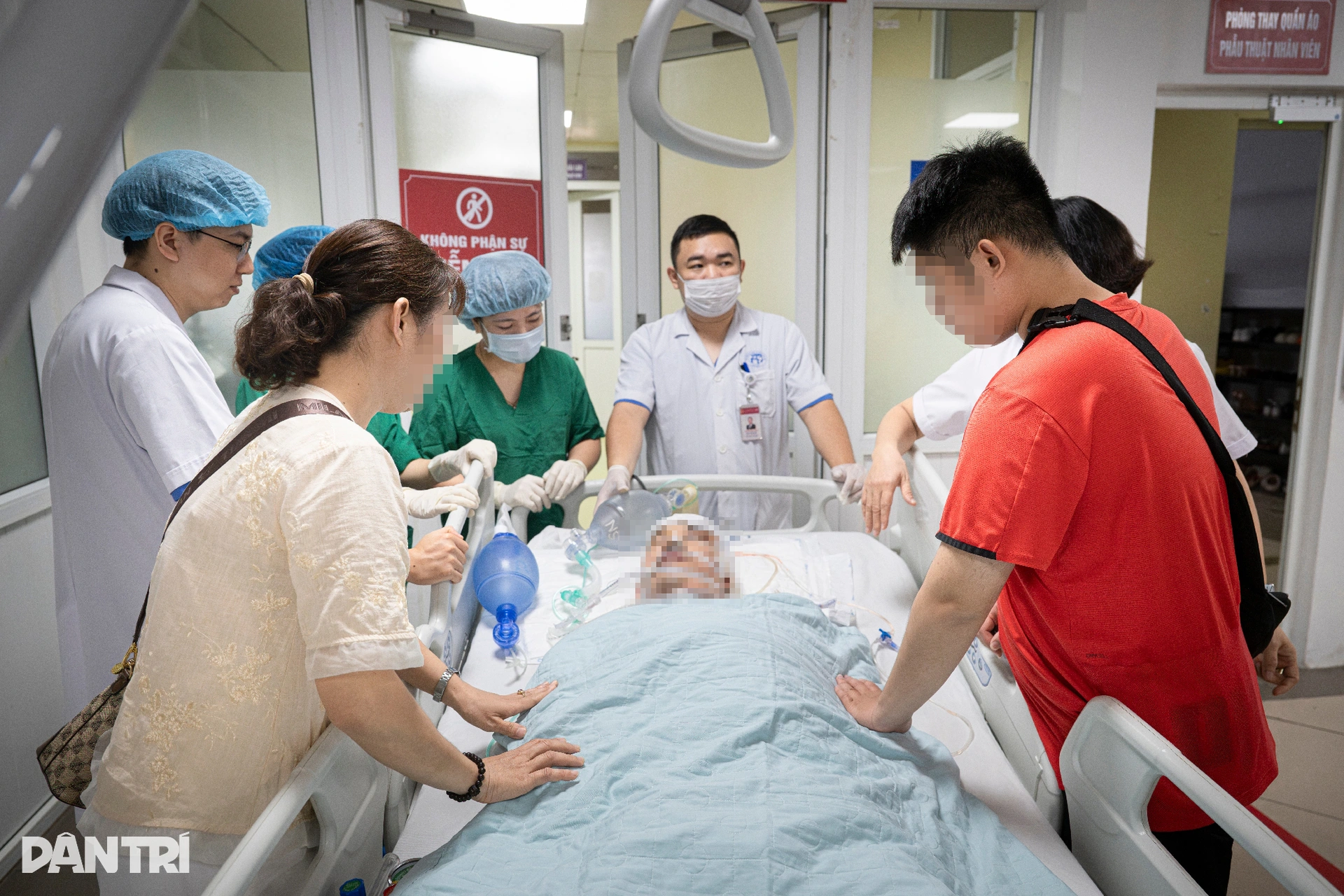 Người bố đơn thân chia đôi lá gan cứu 2 người lạ, gia đình bật khóc tự hào - 5 Người bố đơn thân chia đôi lá gan cứu 2 người lạ, gia đình bật khóc tự hào - 5