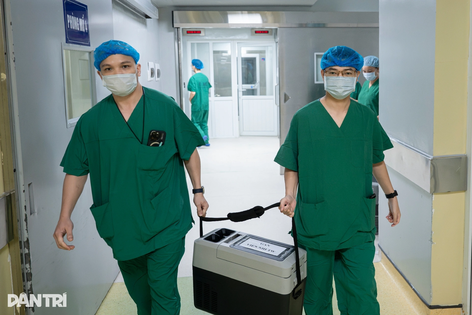 Người bố đơn thân chia đôi lá gan cứu 2 người lạ, gia đình bật khóc tự hào - 17 Người bố đơn thân chia đôi lá gan cứu 2 người lạ, gia đình bật khóc tự hào - 17