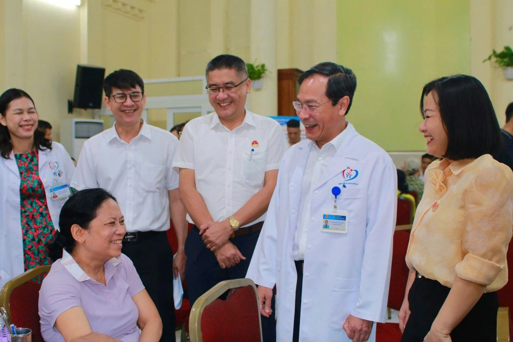 Hà Nội: Các cụ ở tuổi xưa nay hiếm hào hứng khám sức khỏe miễn phí - 3 Hà Nội: Các cụ ở tuổi xưa nay hiếm hào hứng khám sức khỏe miễn phí - 3