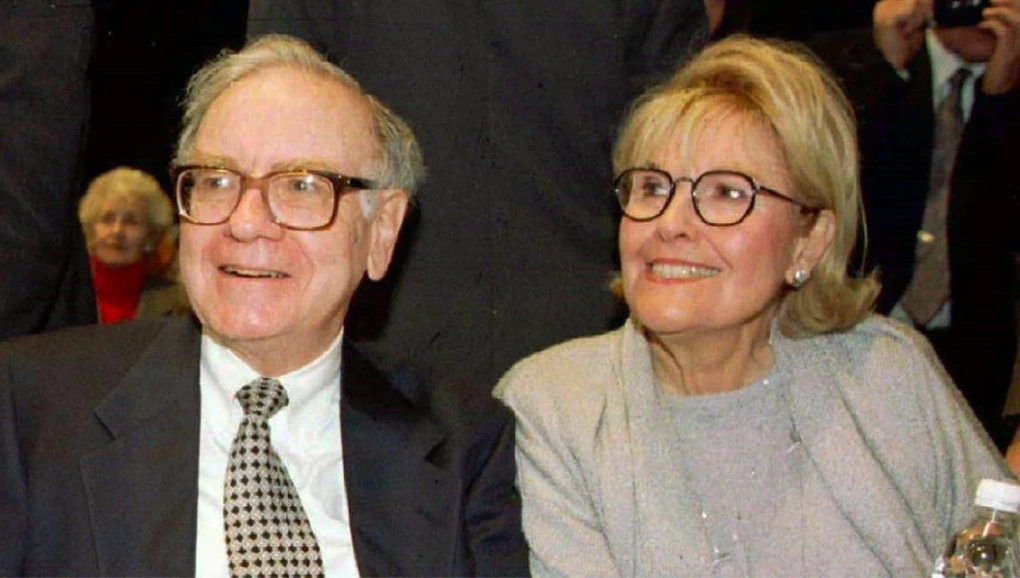 Mối tình tay ba kỳ lạ của tỷ phú Warren Buffett với 2 người vợ - 5 Mối tình tay ba kỳ lạ của tỷ phú Warren Buffett với 2 người vợ - 5