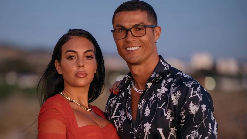 Hành động của bạn gái sau khi Ronaldo bật khóc rời World Cup - 2 Hành động của bạn gái sau khi Ronaldo bật khóc rời World Cup - 2